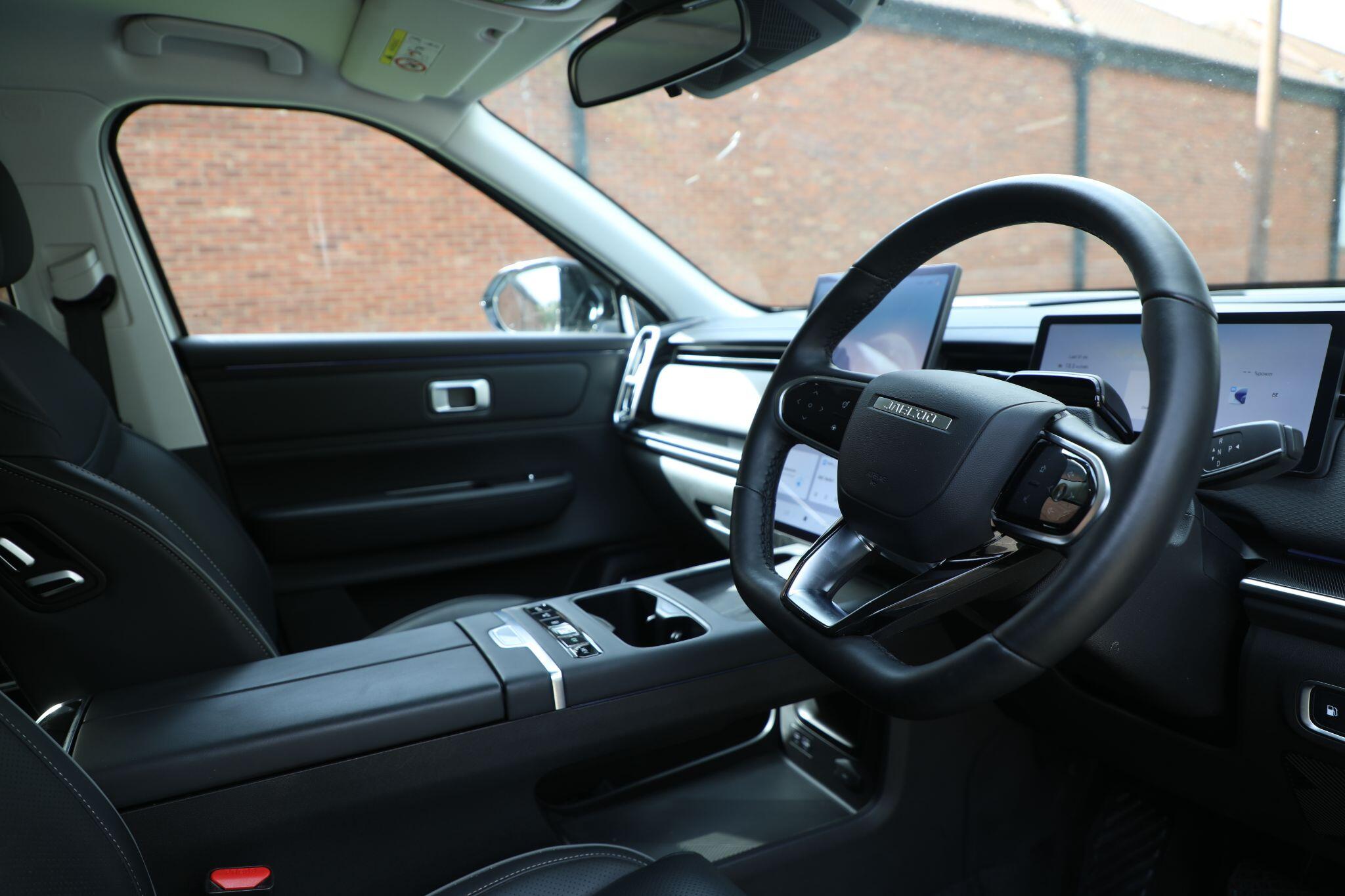 Large vehicle image